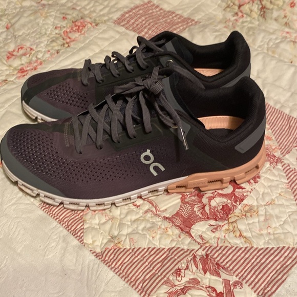 ON Cloud X Sneaker Women’s Tennis Shoes size 9.5 - Picture 2 of 7